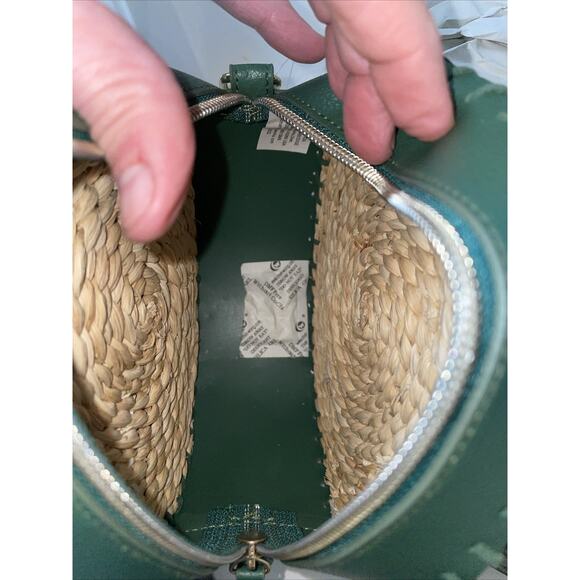 Bath & Body Works Round Woven Cosmetics Bag Green With Detachable Strap NWT - Picture 5 of 5